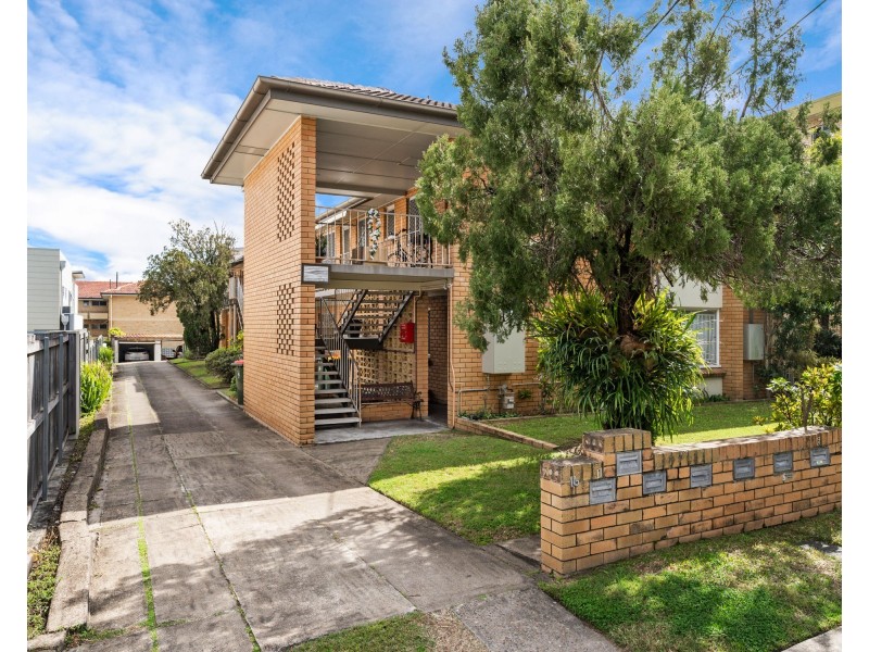 2/16 Kitchener Street, Coorparoo QLD 4151