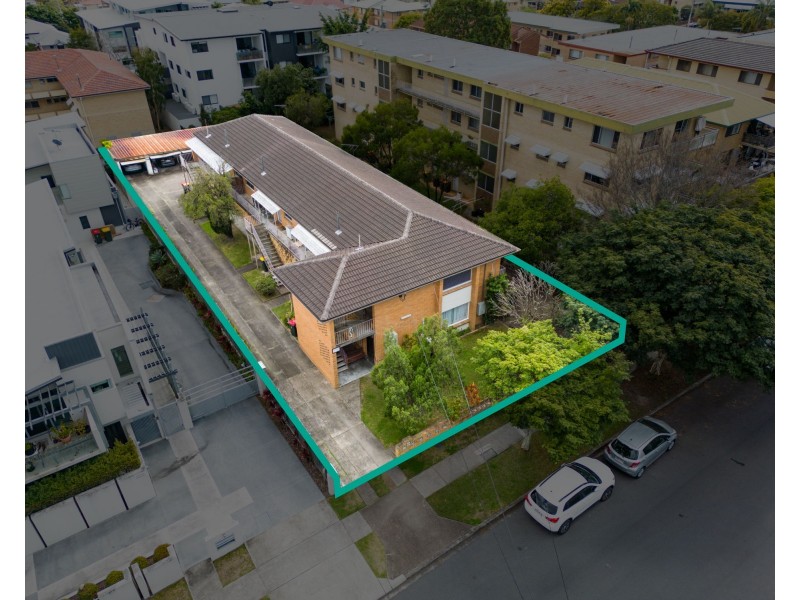 2/16 Kitchener Street, Coorparoo QLD 4151