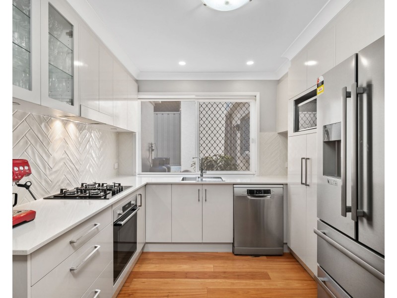 9 Adley Street, Carindale QLD 4152