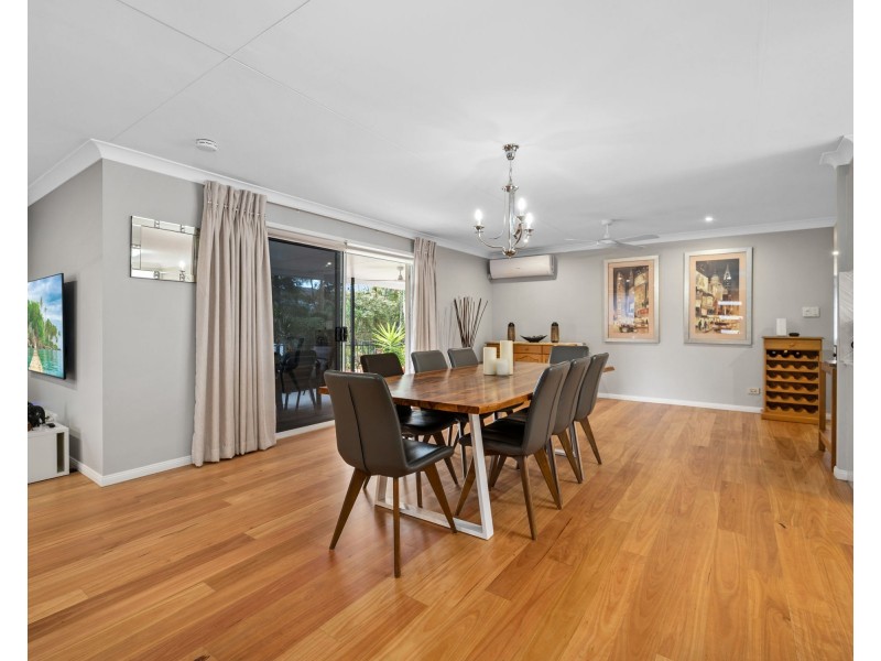 9 Adley Street, Carindale QLD 4152