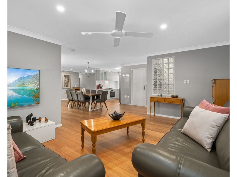 9 Adley Street, Carindale QLD 4152