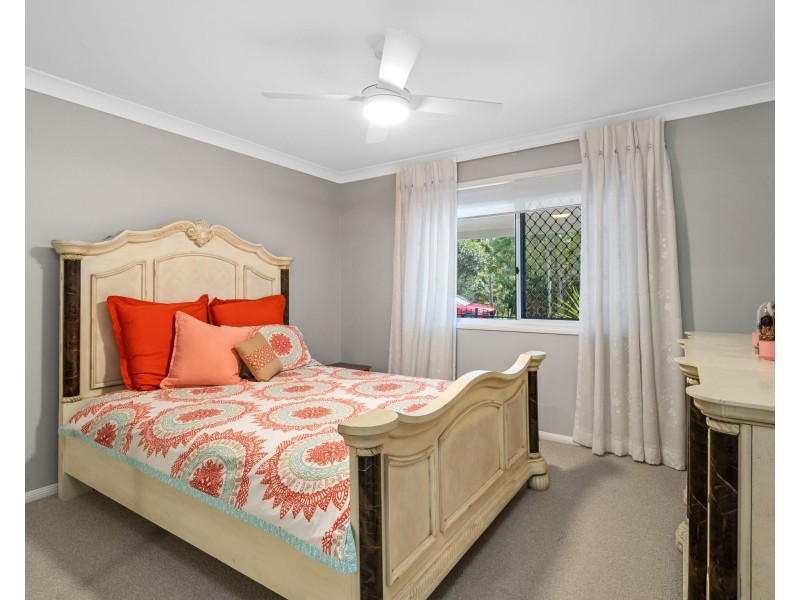 9 Adley Street, Carindale QLD 4152