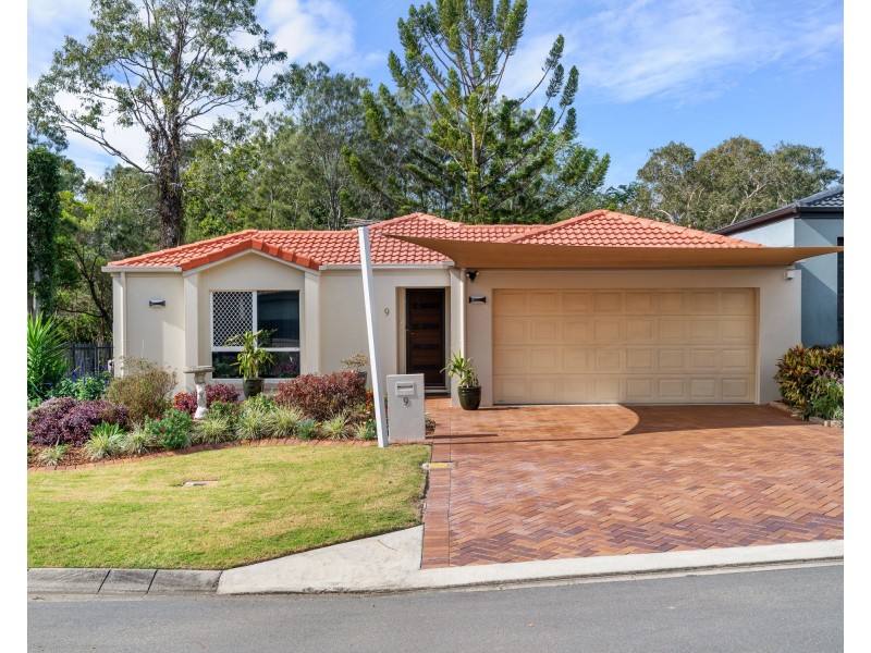 9 Adley Street, Carindale QLD 4152