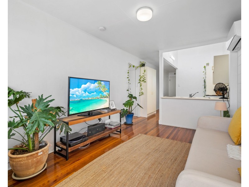 1/110 MCILWRAITH AVENUE, Norman Park QLD 4170