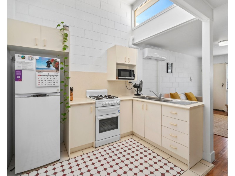 1/110 MCILWRAITH AVENUE, Norman Park QLD 4170