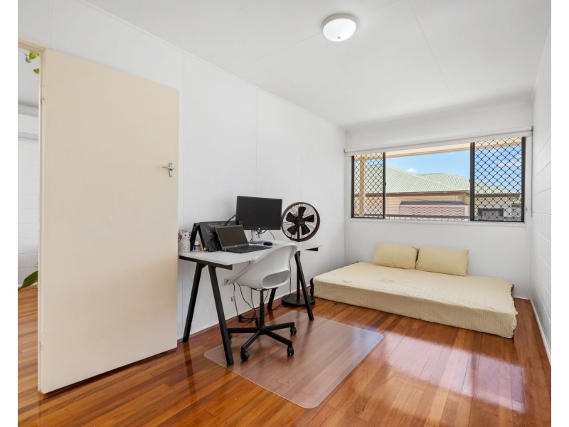 1/110 MCILWRAITH AVENUE, Norman Park QLD 4170