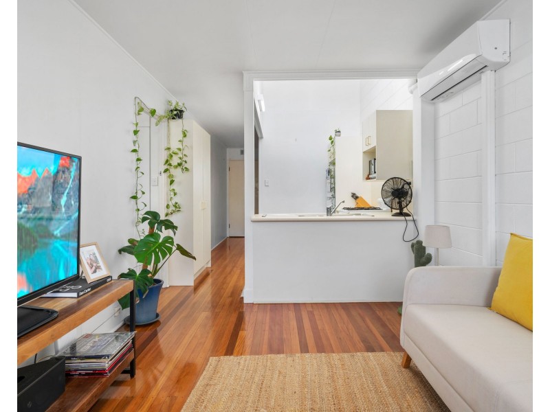 1/110 MCILWRAITH AVENUE, Norman Park QLD 4170