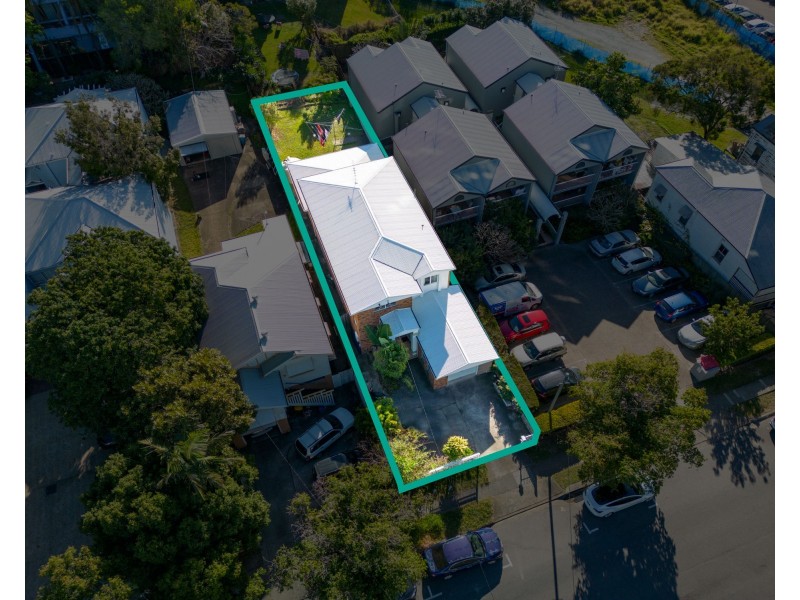 33 Wolseley Street, Woolloongabba QLD 4102