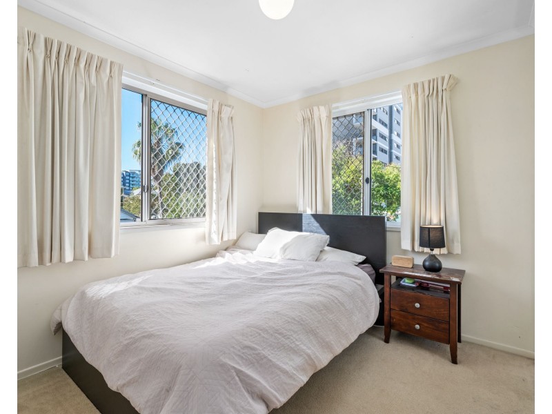 33 Wolseley Street, Woolloongabba QLD 4102