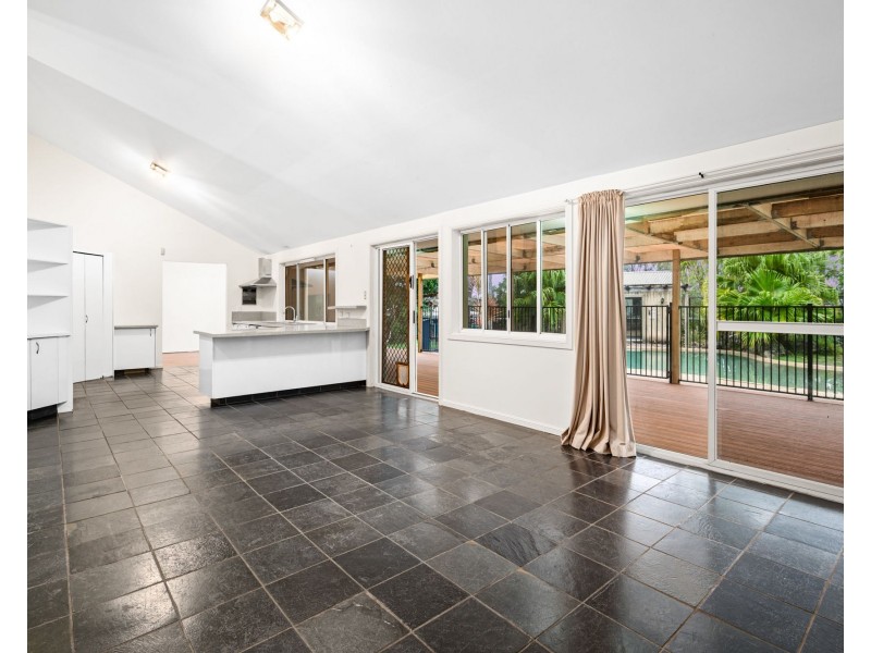 20 Woodlands Way, Parkwood QLD 4214