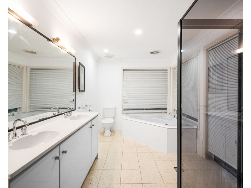 20 Woodlands Way, Parkwood QLD 4214