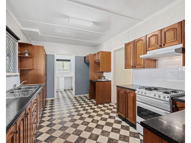 39 Gibson Crescent, Holland Park QLD 4121