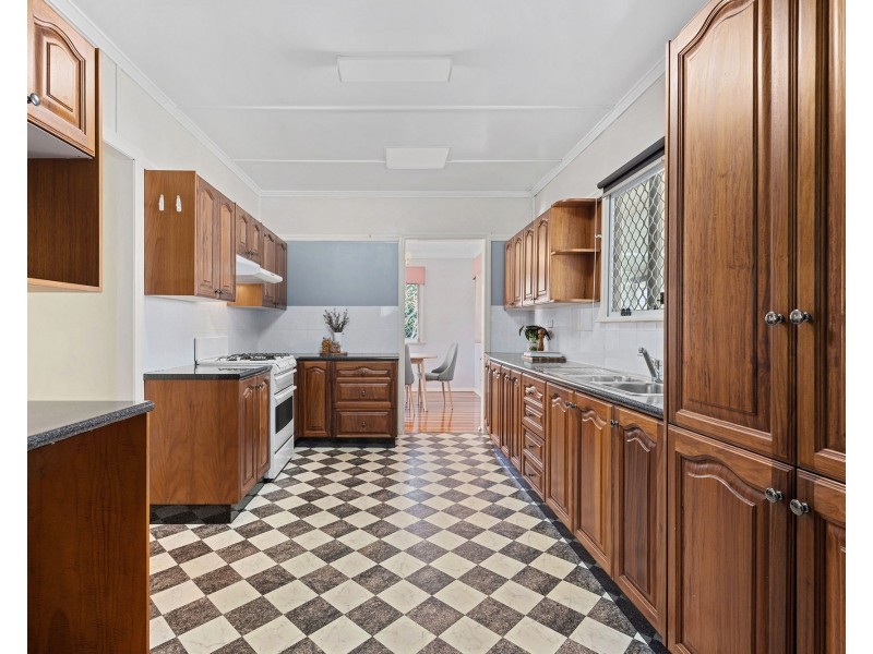 39 Gibson Crescent, Holland Park QLD 4121