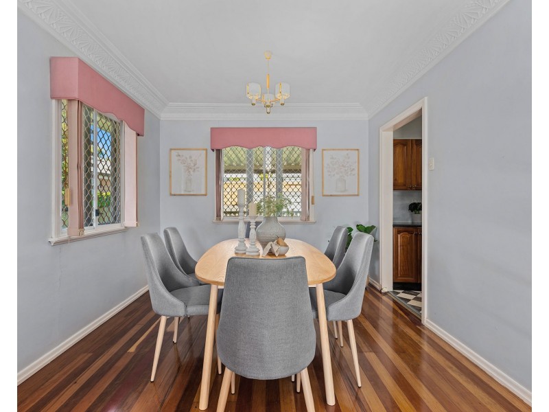 39 Gibson Crescent, Holland Park QLD 4121