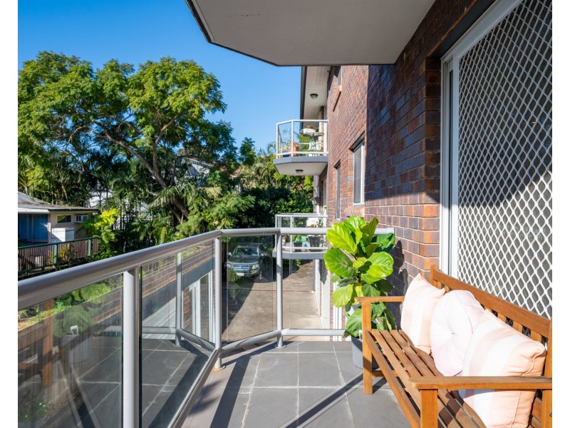 2/131 Riding Road, Hawthorne QLD 4171