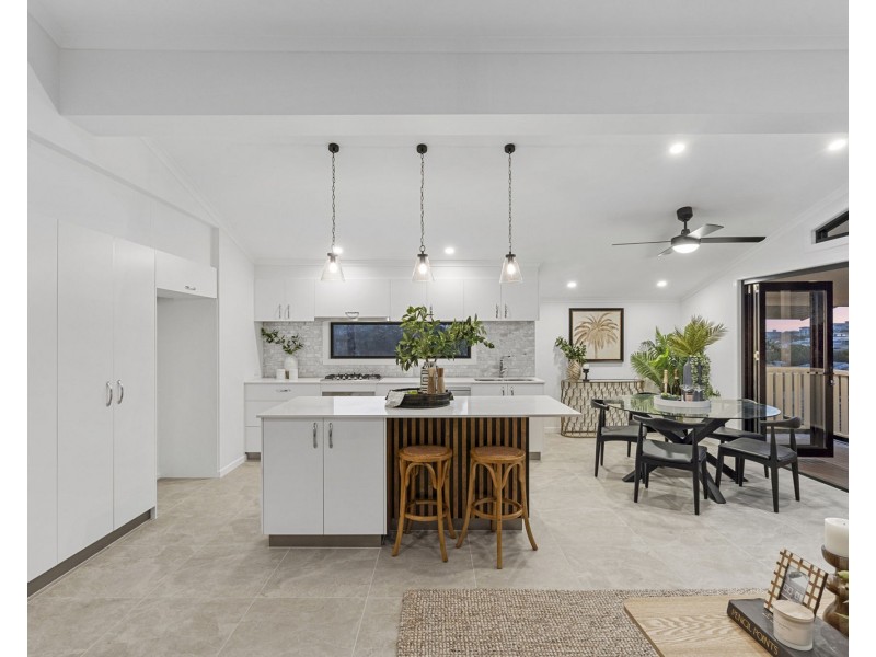 5 Lynell Street, Hamilton QLD 4007