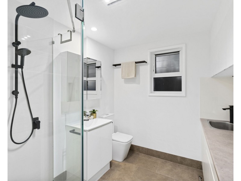 5 Lynell Street, Hamilton QLD 4007