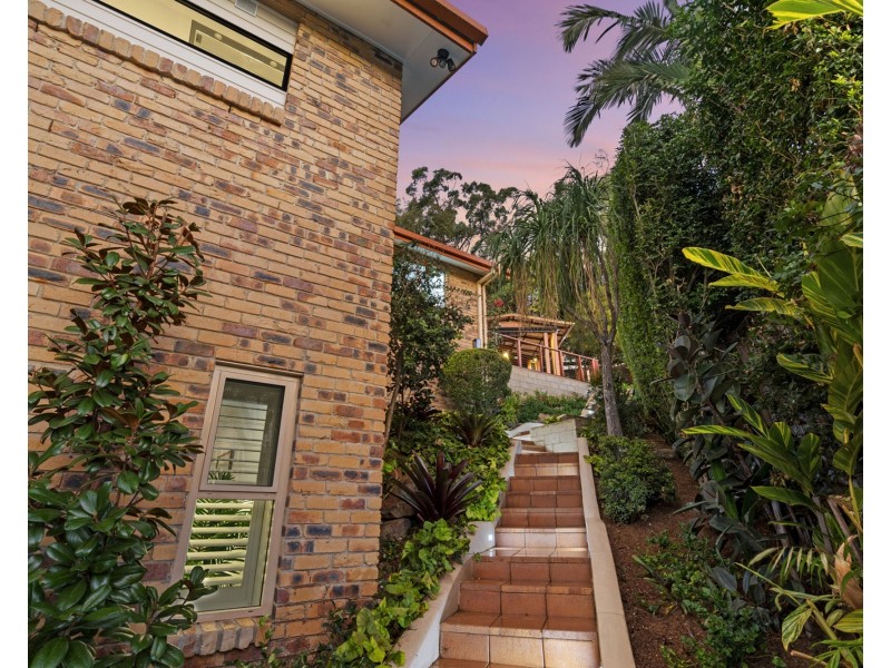 5 Lynell Street, Hamilton QLD 4007