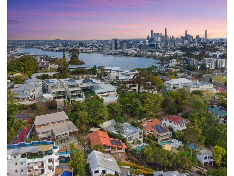 5 Lynell Street, Hamilton QLD 4007