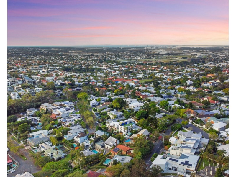 5 Lynell Street, Hamilton QLD 4007