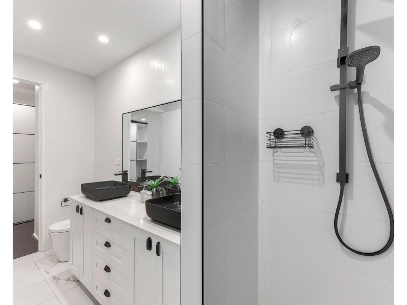 53 Hawken Drive, St Lucia QLD 4067