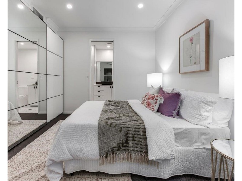 53 Hawken Drive, St Lucia QLD 4067