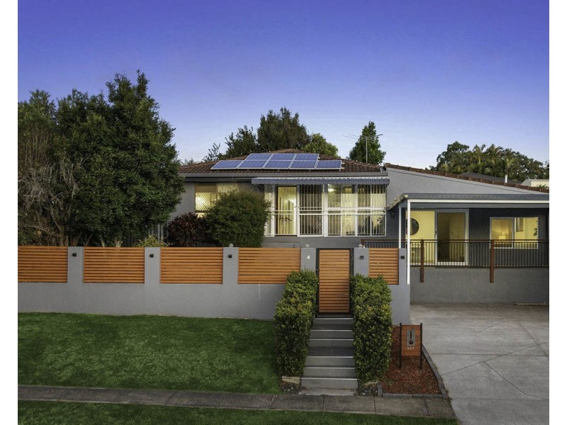 137 Sapphire Street, Holland Park QLD 4121