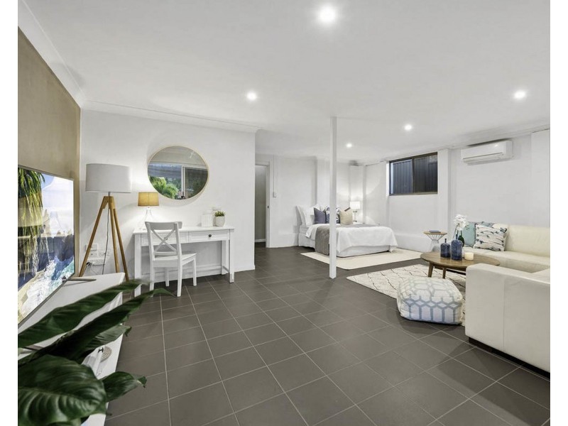 137 Sapphire Street, Holland Park QLD 4121