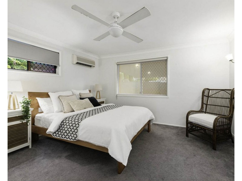 137 Sapphire Street, Holland Park QLD 4121
