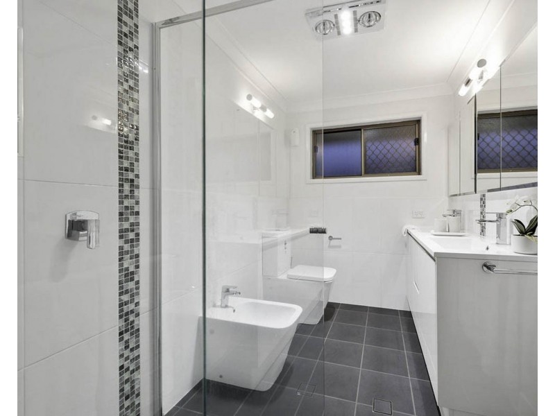 137 Sapphire Street, Holland Park QLD 4121