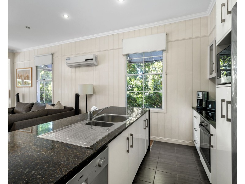 45A Burlington Street, Holland Park QLD 4121