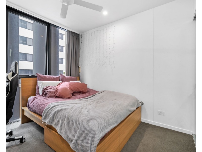 401/19 Deshon Street, Woolloongabba QLD 4102