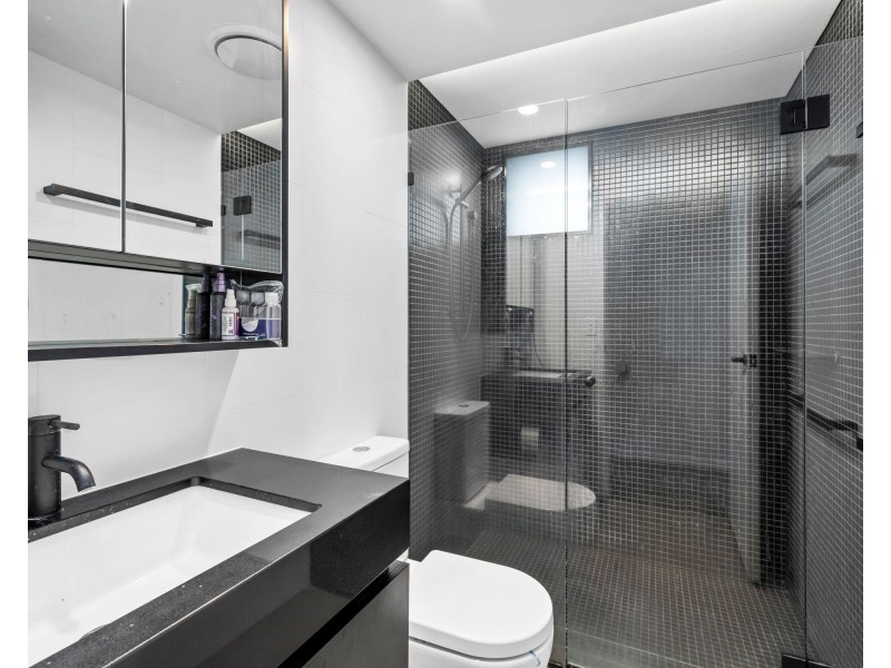 401/19 Deshon Street, Woolloongabba QLD 4102