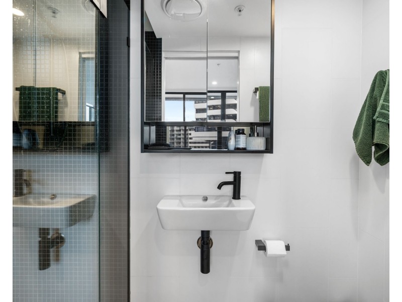 401/19 Deshon Street, Woolloongabba QLD 4102