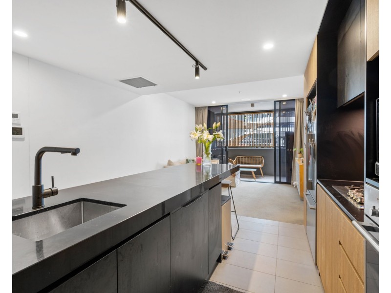 401/19 Deshon Street, Woolloongabba QLD 4102