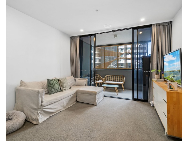 401/19 Deshon Street, Woolloongabba QLD 4102