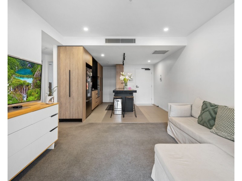 401/19 Deshon Street, Woolloongabba QLD 4102