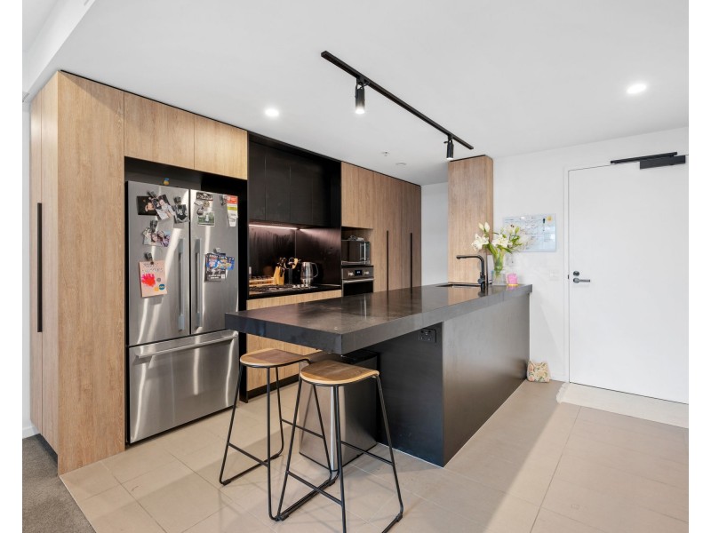 401/19 Deshon Street, Woolloongabba QLD 4102