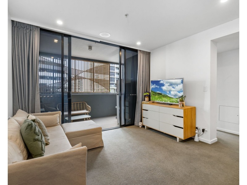 401/19 Deshon Street, Woolloongabba QLD 4102