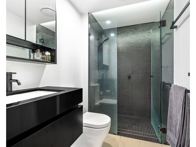 603/19 Deshon Street, Woolloongabba QLD 4102