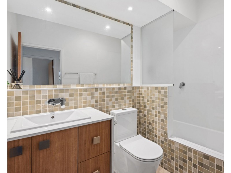 13A Birdwood Street, Coorparoo QLD 4151