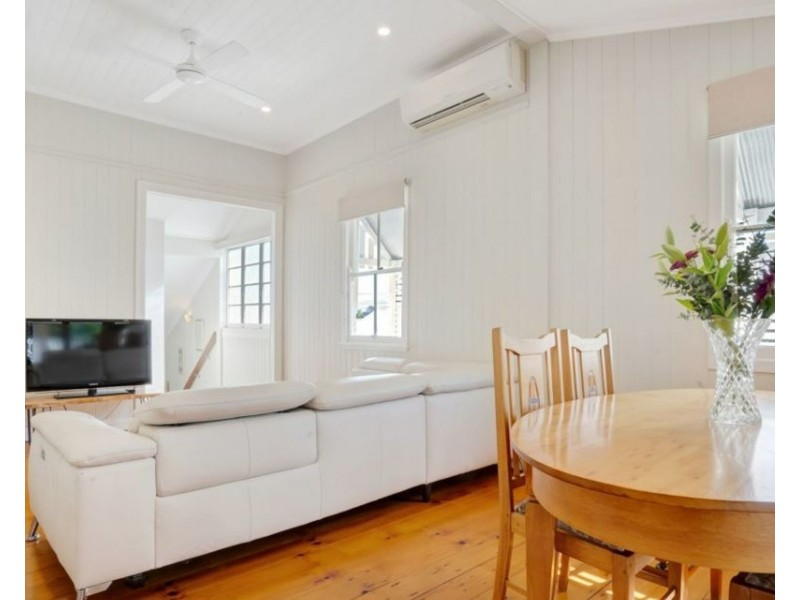 40 Macaulay Street, Coorparoo QLD 4151