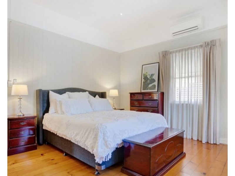 40 Macaulay Street, Coorparoo QLD 4151