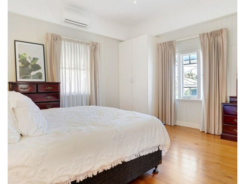 40 Macaulay Street, Coorparoo QLD 4151