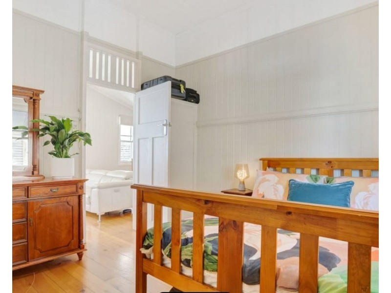 40 Macaulay Street, Coorparoo QLD 4151