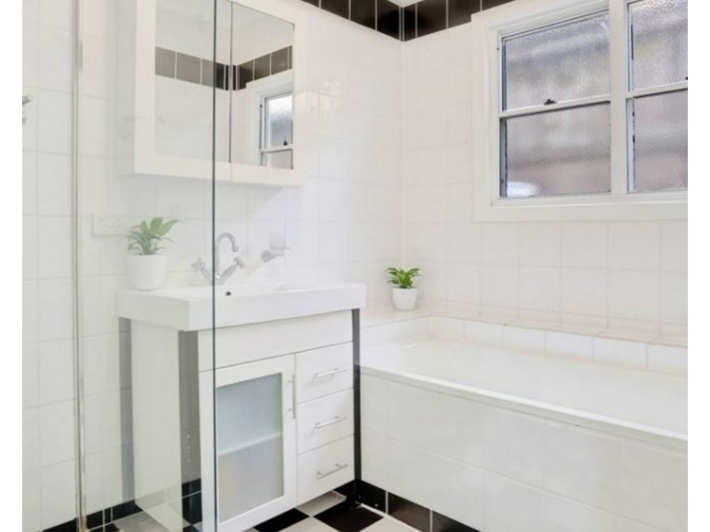 40 Macaulay Street, Coorparoo QLD 4151