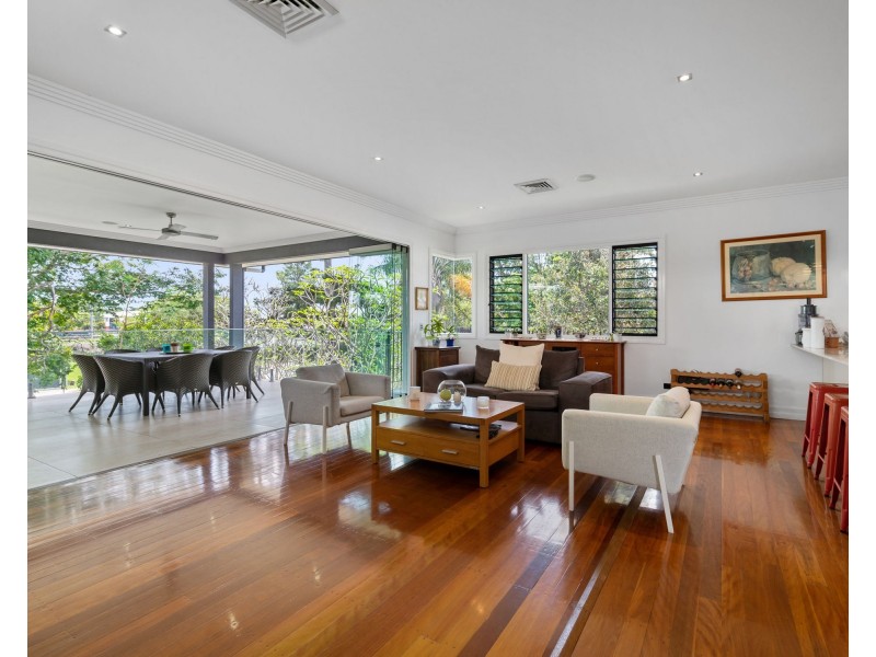 18 Salisbury Street, Coorparoo QLD 4151