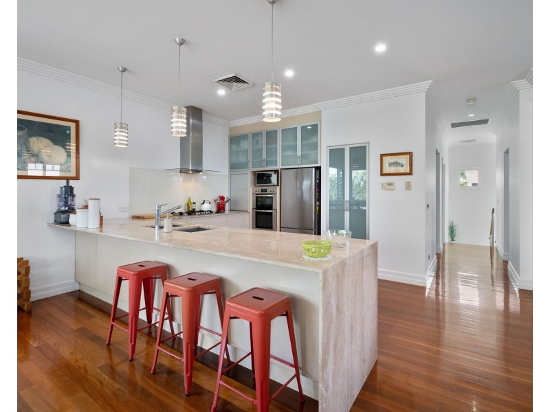 18 Salisbury Street, Coorparoo QLD 4151