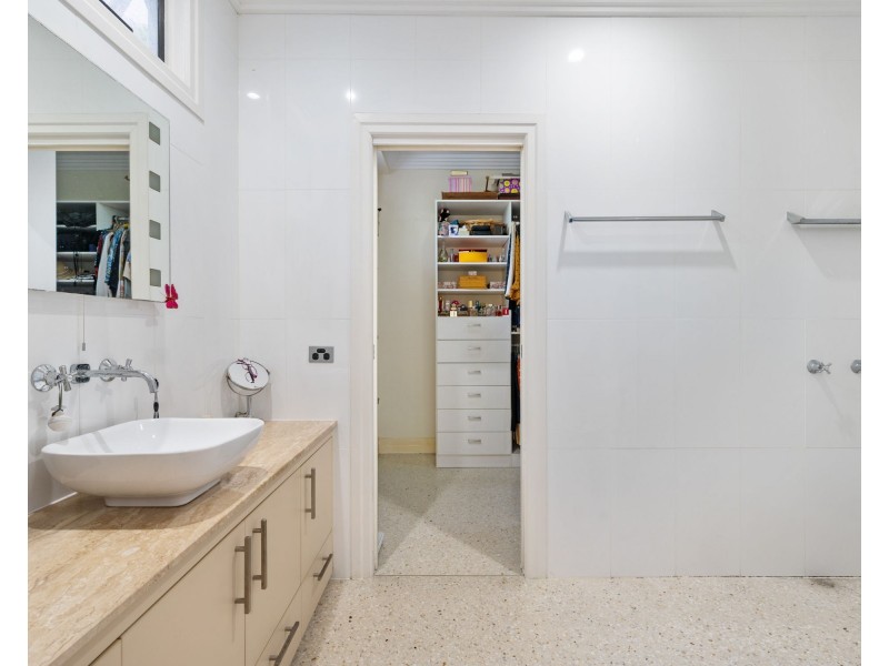 18 Salisbury Street, Coorparoo QLD 4151