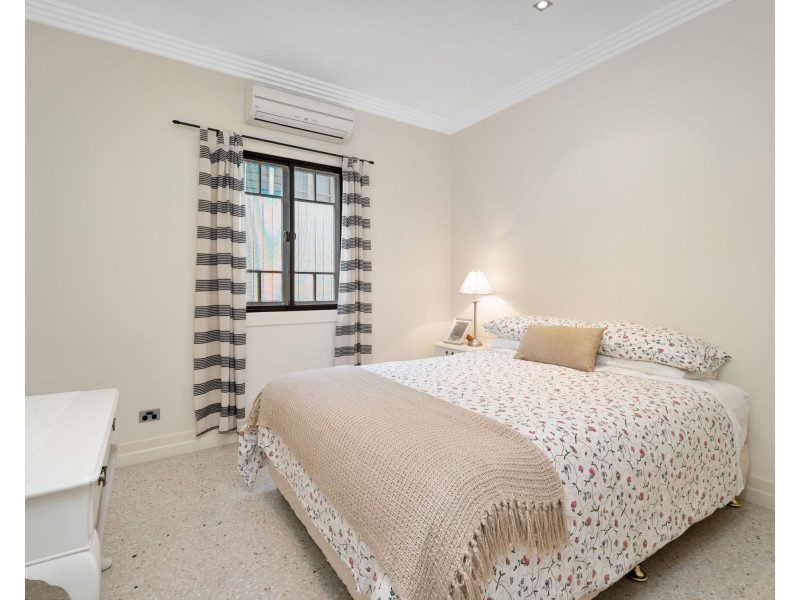 18 Salisbury Street, Coorparoo QLD 4151